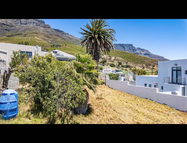 LAND FOR SALE IN WALMER ESTATE